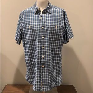 RALPH LAUREN SHORT SLEEVE BUTTON DOWN SHIRT.